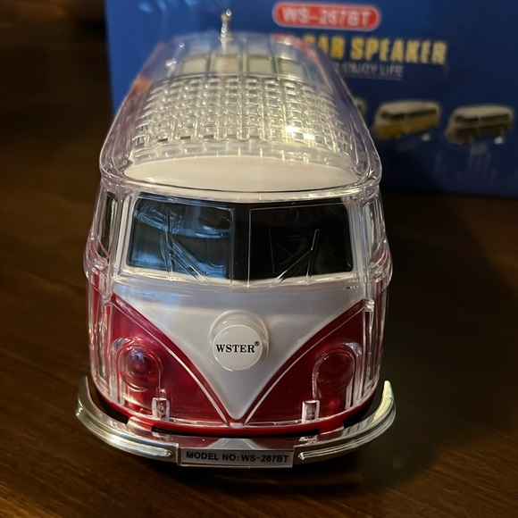 NIB Wireless Bluetooth Car Speaker with lights! - Picture 3 of 11